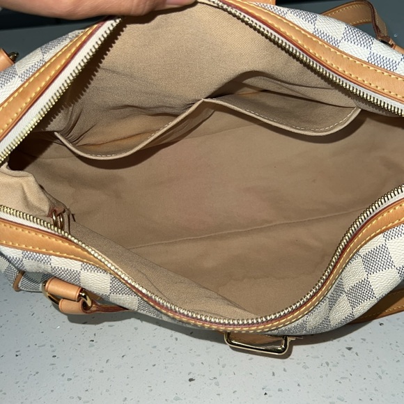 LOUIS VUITTON
Stresa PM Damier Azur Shoulder Bag - Picture 6 of 7